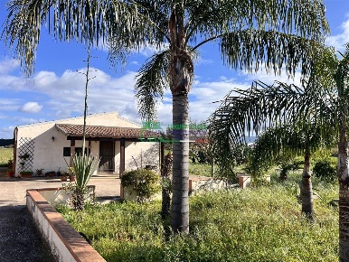 Foto Villa unifamiliare in CONTRADA MORTILLA, Chiaramonte Gulfi di 100 m²