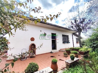 Foto Villa unifamiliare in strada statale 514, Chiaramonte Gulfi di 115 m²