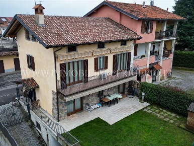 Foto Villa bifamiliare in via San Zenone, Brembate di Sopra di 296 m²