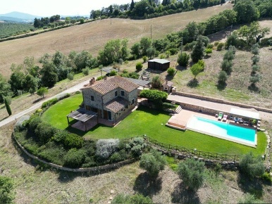 Foto Villa unifamiliare a Manciano con 8 locali in affitto