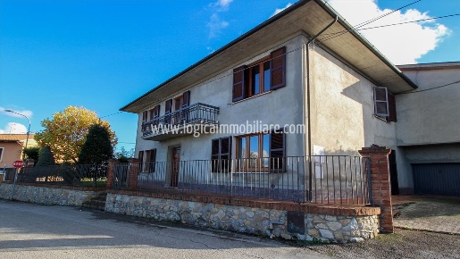 Foto Villa a schiera in SP326, Chiusi di 290 m² con 14 locali in vendita