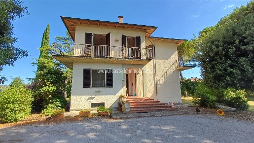 Foto Villa a schiera in via Michelangelo 16, Monte San Savino di 387 m²