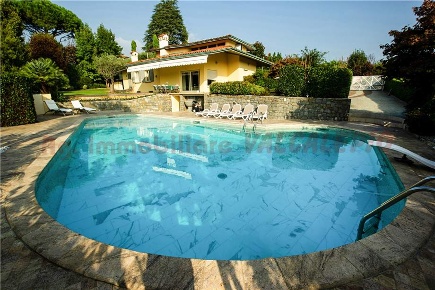 Foto Villa singola in -, Villongo di 465 m² con 10 locali in vendita