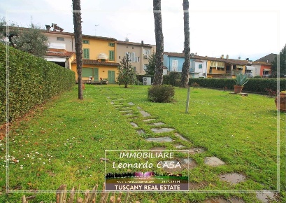 Foto Villa a schiera a Lamporecchio Centro di 200 m² con 6 locali