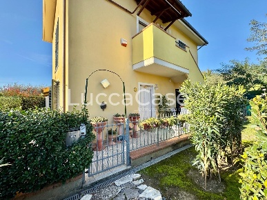 Foto Appartamento a Porcari Centro di 65 m² con 5 locali in vendita