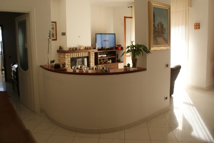Foto Casa indipendente a Luni di 300 m² con 18 locali in vendita