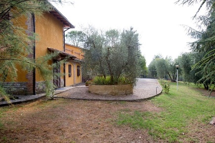 Foto Villa unifamiliare a Castelnuovo Berardenga di 320 m² con 9 locali