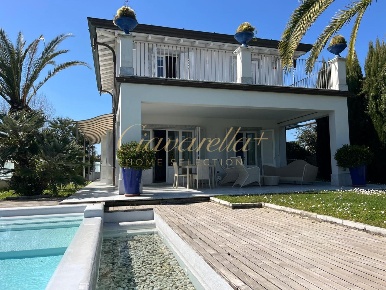 Foto Villa unifamiliare a Forte dei Marmi Centro di 250 m² con 6 locali