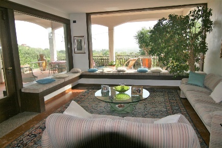Foto Villa unifamiliare a Castelnuovo Magra di 500 m² con 12 locali