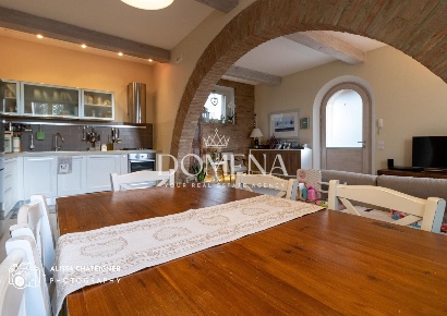 Foto Appartamento a Monteroni d'Arbia di 320 m² con 10 locali in vendita