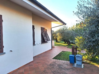 Foto Villa unifamiliare a Porcari Centro di 190 m² con 6 locali in vendita