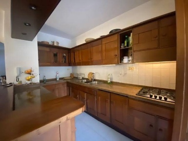 Foto Villa a schiera a Luni di 180 m² con 6 locali in vendita