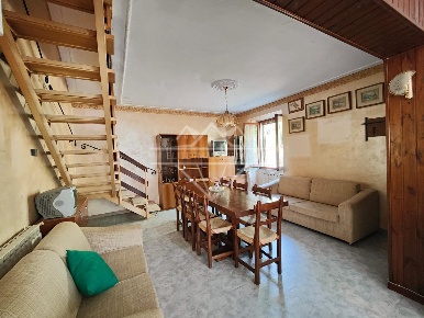 Foto Appartamento a Luni Casano Dogana Isola di 150 m² con 5 locali