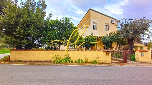 Foto Villa bifamiliare a Castagneto Carducci Donoratico di 79 m² in vendita