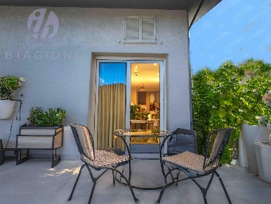 Foto Villa bifamiliare a Forte dei Marmi Vittoria Apuana di 150 m²