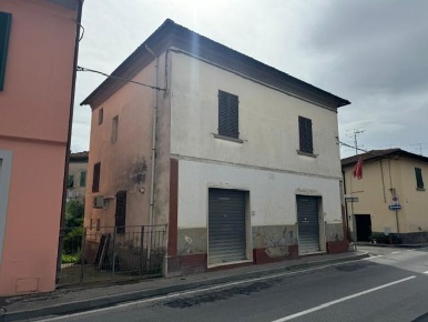 Foto Casa indipendente a Capraia e Limite Limite di 190 m² con 5 locali
