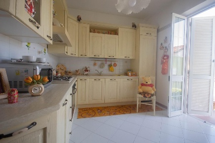 Foto Appartamento a Luni Ortonovo di 120 m² con 5 locali in vendita