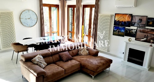 Foto Villa unifamiliare a Luni Casano Dogana Isola di 210 m² con 6 locali