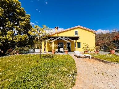 Foto Villa bifamiliare a Castelnuovo Magra Colombiera Molicciara di 200 m²