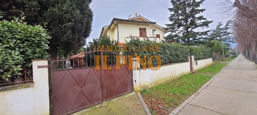 Foto Villa unifamiliare a Vicopisano Centro di 125 m² con 6 locali