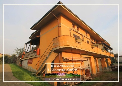 Foto Villa bifamiliare a Lamporecchio Centro di 175 m² con 10 locali