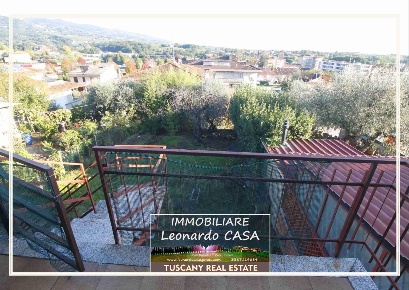 Foto Villa a schiera a Lamporecchio Centro di 150 m² con 8 locali