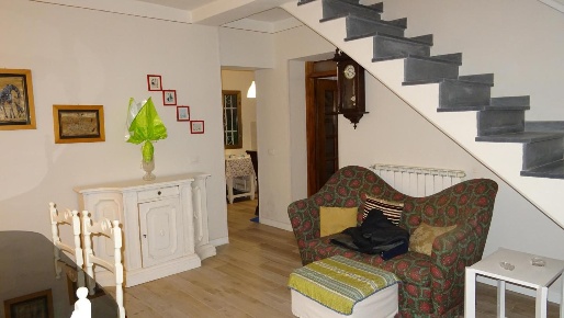 Foto Casa indipendente a Lamporecchio Centro di 276 m² con 11 locali