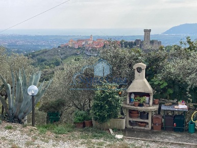 Foto Villa unifamiliare a Castelnuovo Magra Centro di 114 m² con 4 locali