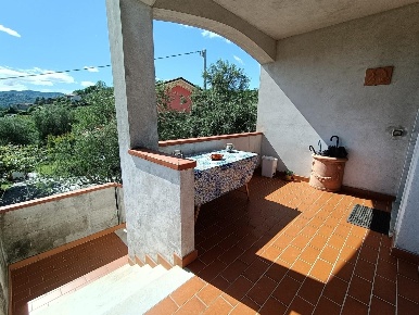 Foto Villa bifamiliare a Bolano di 240 m² con 7 locali in vendita