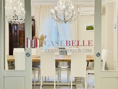 Foto Villa unifamiliare a Forte dei Marmi Centro di 250 m² con 6 locali