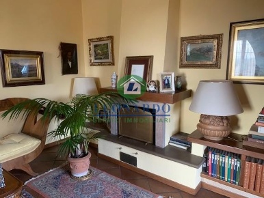 Foto Villa bifamiliare a Buggiano Borgo A Buggiano di 260 m² con 9 locali