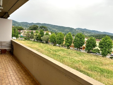 Foto Appartamento a Lamporecchio Centro di 100 m² con 5 locali in vendita