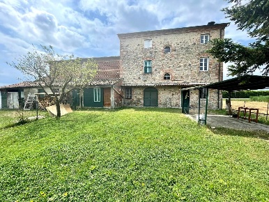 Foto Villa unifamiliare a Porcari Padule di 250 m² con 8 locali in vendita