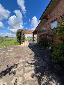 Foto Villa unifamiliare a Luni Casano Dogana Isola di 240 m² con 7 locali