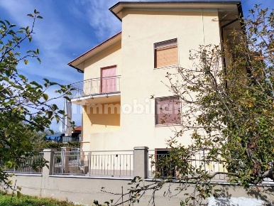 Foto Appartamento a Luni Casano Dogana Isola di 108 m² con 4 locali