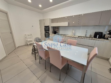 Foto Appartamento a Castelnuovo Magra Centro di 116 m² con 5 locali