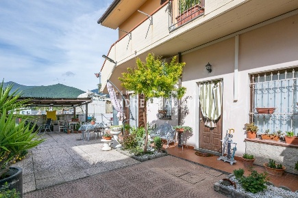 Foto Villa a schiera a Bientina Centro di 150 m² con 7 locali in vendita