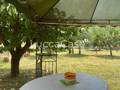 Foto Villa unifamiliare a Porcari Centro di 150 m² con 5 locali in vendita