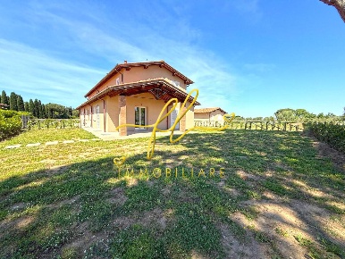 Foto Villa unifamiliare a Castagneto Carducci di 140 m² con 4 locali
