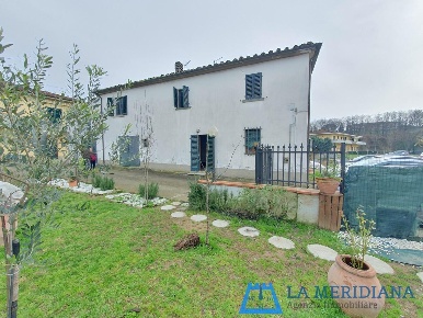 Foto Casa indipendente a Lamporecchio Centro di 145 m² con 7 locali