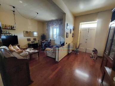 Foto Appartamento a Castelnuovo Magra Centro di 300 m² con 10 locali