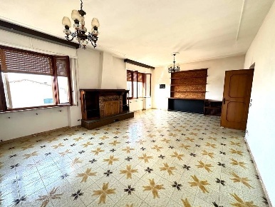 Foto Appartamento a Castelnuovo Magra di 260 m² con 6 locali in vendita