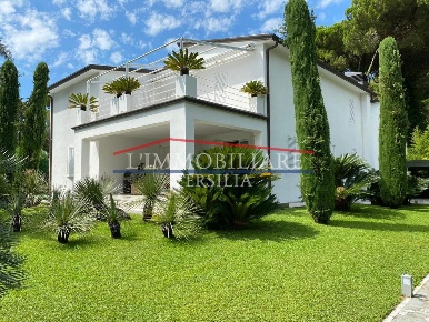 Foto Villa unifamiliare a Forte dei Marmi Roma Imperiale di 450 m²