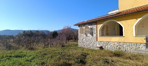 Foto Casa indipendente a Castelnuovo Magra Centro di 240 m² con 10 locali