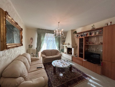Foto Appartamento a Monteroni d'Arbia Centro di 82 m² con 4 locali