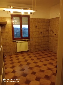 Foto Appartamento a Luni Luni Mare di 90 m² con 5 locali in vendita
