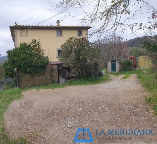 Foto Casa indipendente a Lamporecchio Fornello di 350 m² con 15 locali