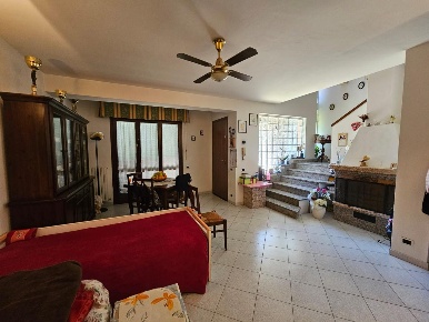 Foto Villa a schiera a Vicopisano Centro di 200 m² con 7 locali in vendita