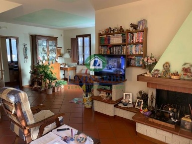 Foto Villa a schiera a Buggiano Borgo A Buggiano di 220 m² con 7 locali