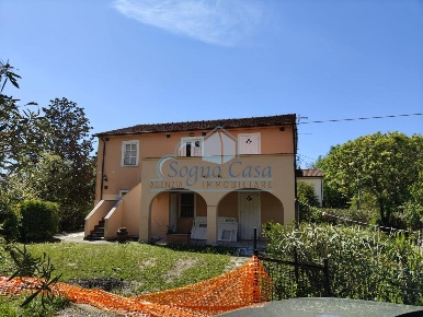 Foto Appartamento a Castelnuovo Magra Centro di 108 m² con 4 locali